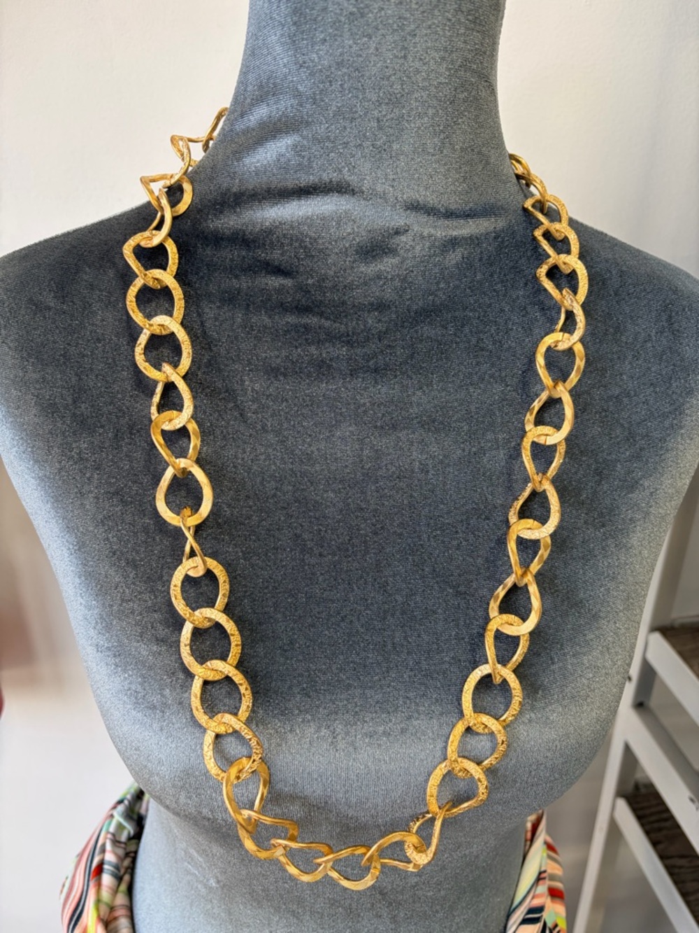 NWOT Gold Linked Chain Necklace